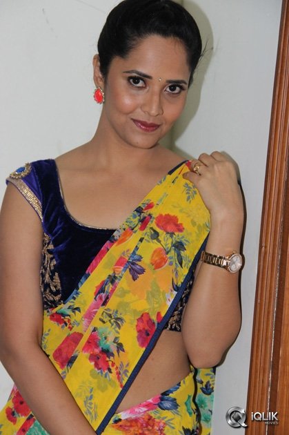 Anasuya-at-Srimanthudu-Movie-Thank-You-Function